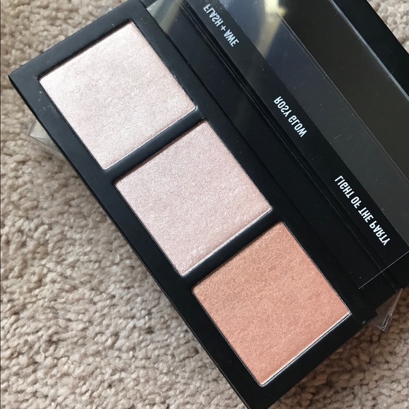 MAC Hyper Real Glow Palette FLASH + AWE - Picture 1 of 7